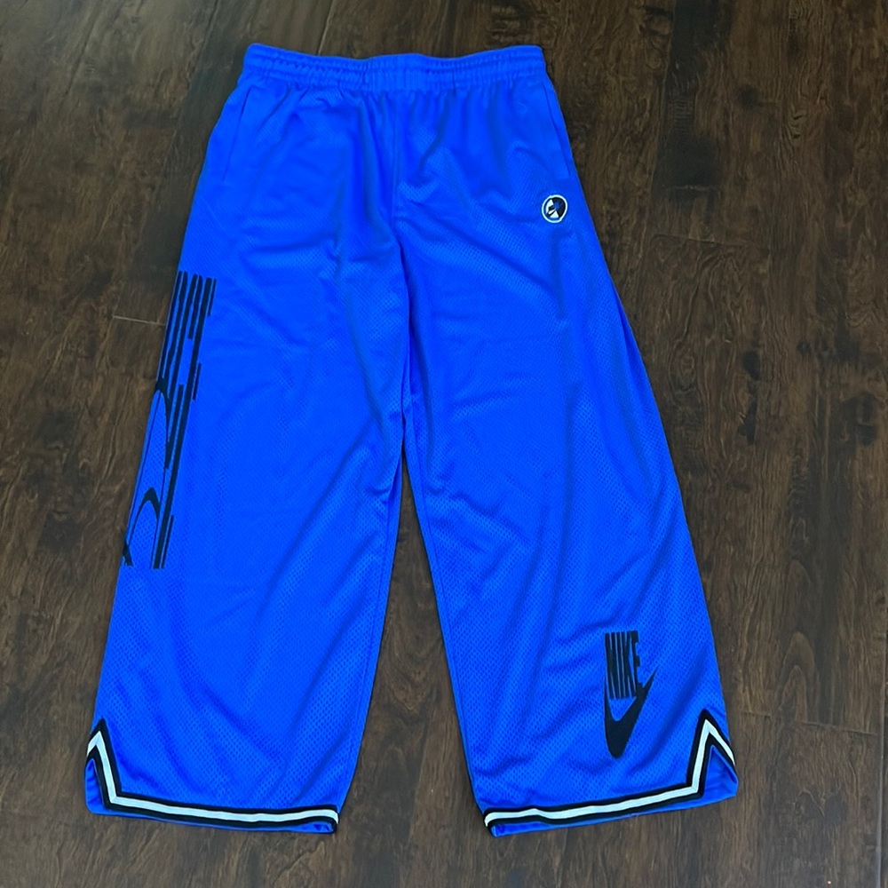 NEW!!! Nike Loose Fit Womens athletic wear